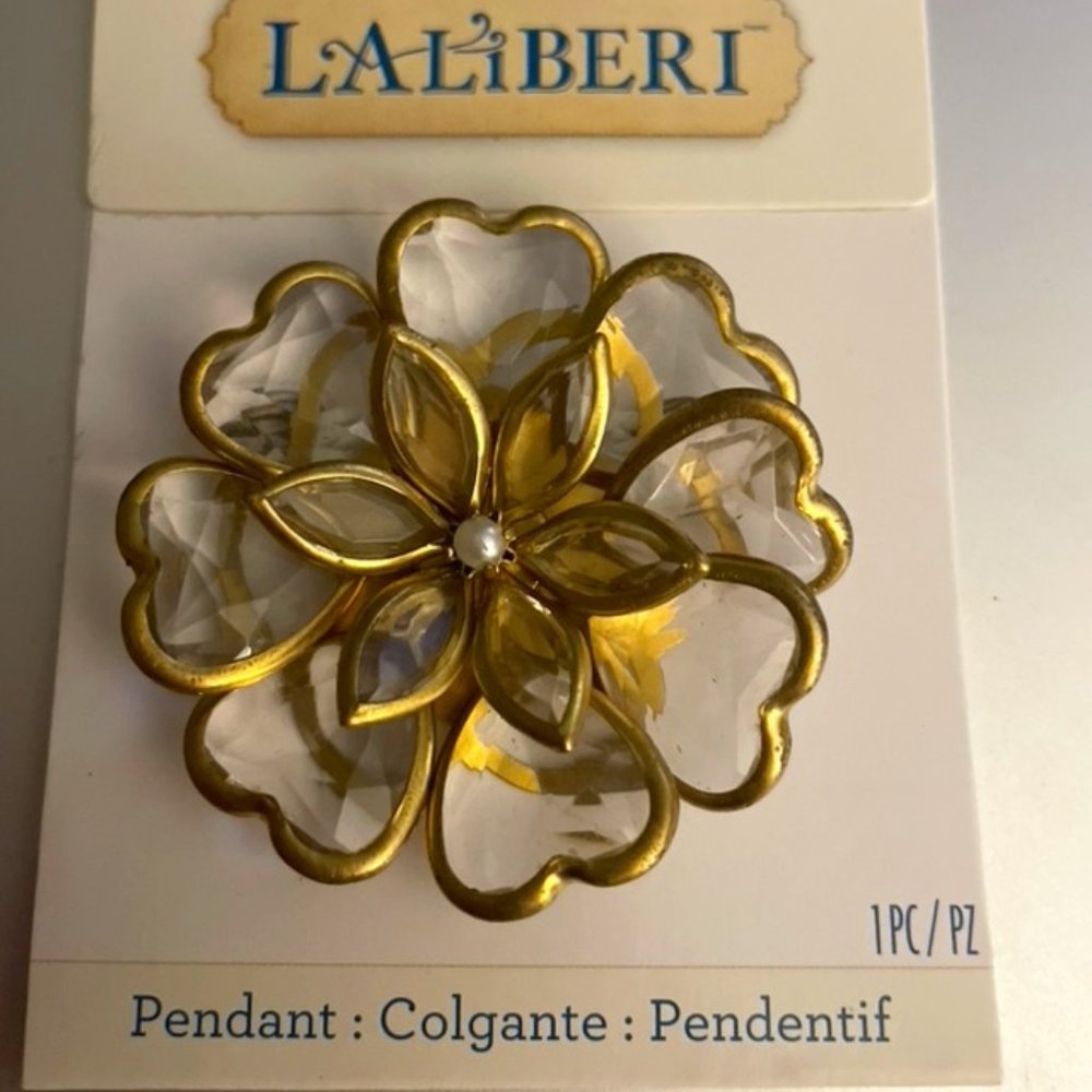 ***3 FOR $5!!!!! Gold crystal and pearl pendant